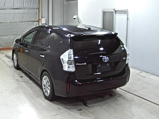 TOYOTA PRIUS ALPHA 2012