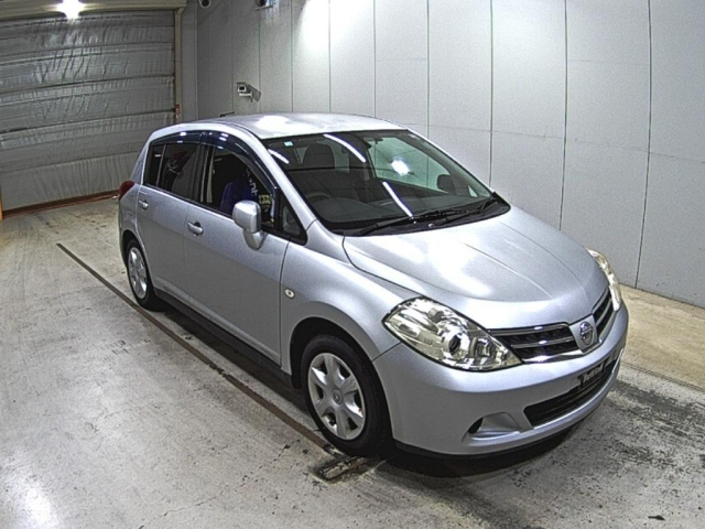 NISSAN TIIDA 2010