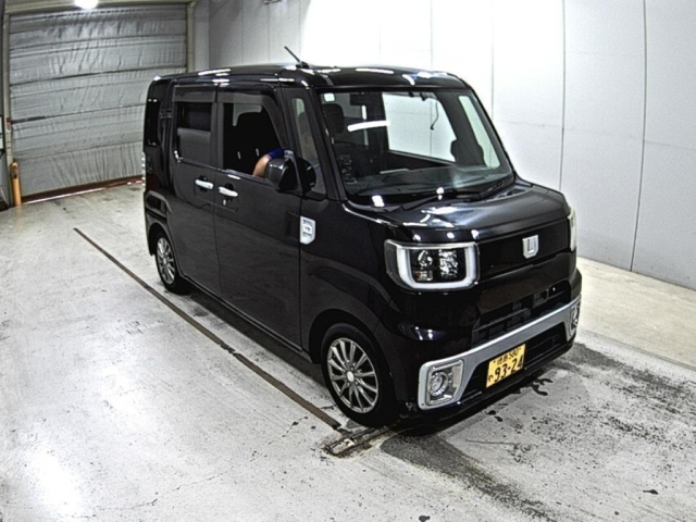 DAIHATSU WAKE 2015