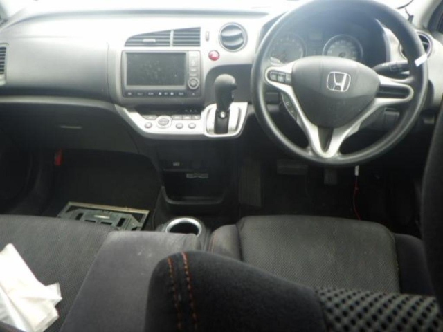HONDA STREAM 2010