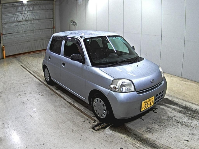 DAIHATSU ESSE 2011