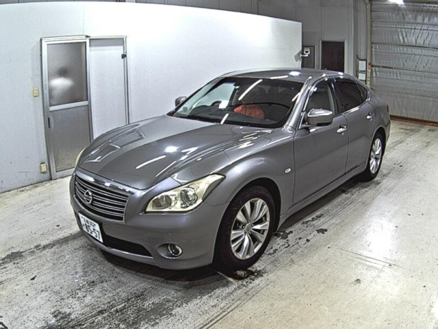 NISSAN FUGA 2010