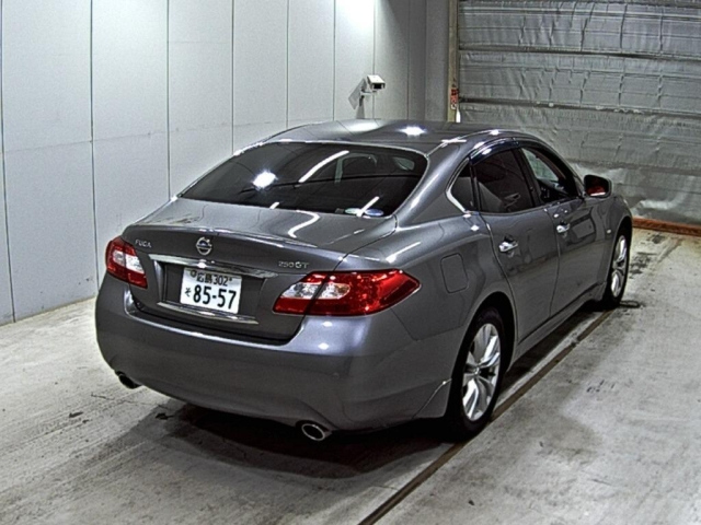 NISSAN FUGA 2010
