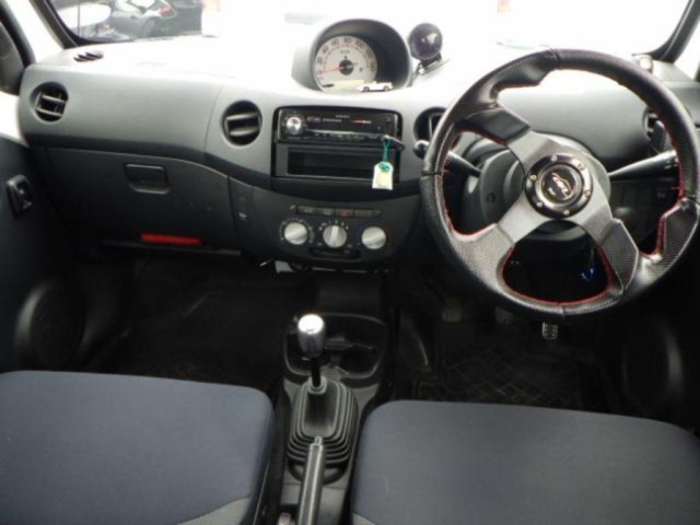 DAIHATSU ESSE 2010