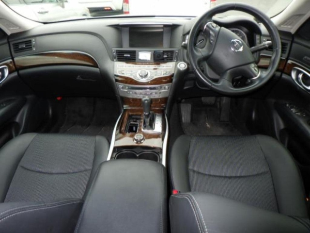 NISSAN FUGA 2010