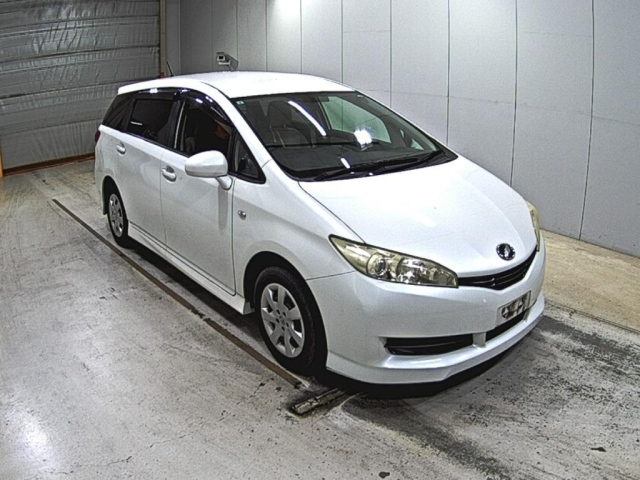 TOYOTA WISH 2011