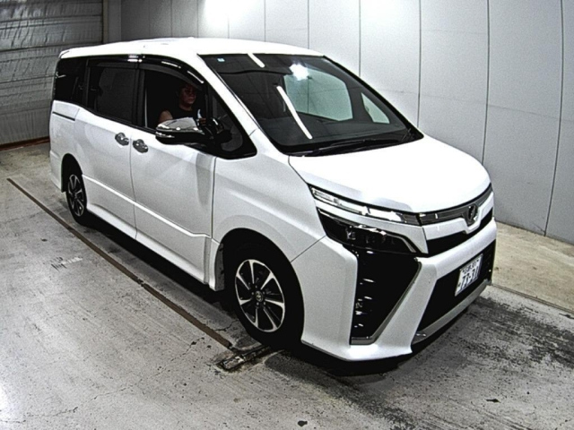 TOYOTA VOXY 2020