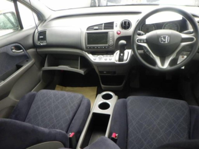 HONDA STREAM 2009