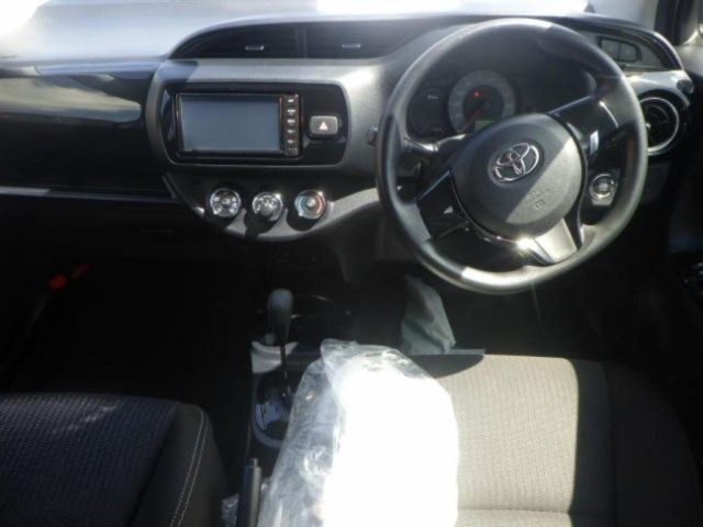 TOYOTA VITZ 2020