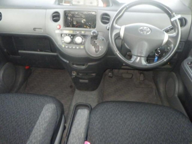 TOYOTA SIENTA 2012