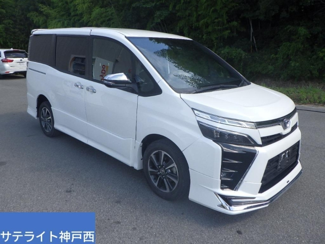 TOYOTA VOXY 2021