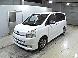 TOYOTA VOXY 2010