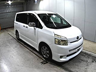 TOYOTA VOXY 2010