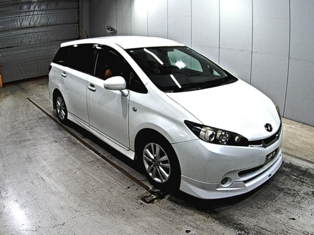TOYOTA WISH 2011
