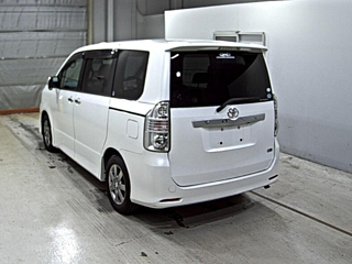 TOYOTA VOXY 2010