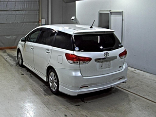 TOYOTA WISH 2011