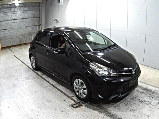 TOYOTA VITZ 2015