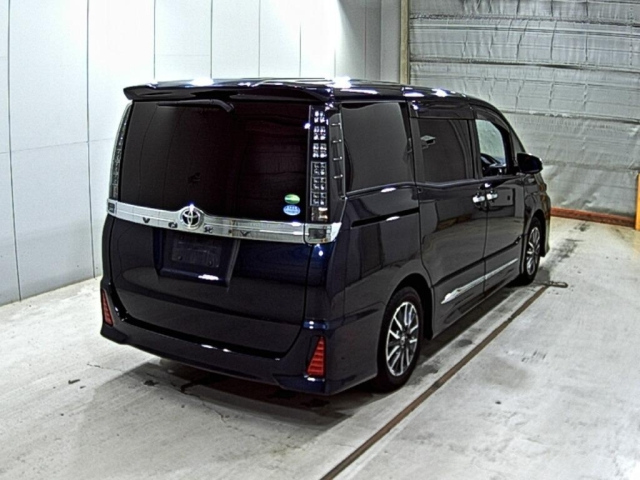 TOYOTA VOXY 2016