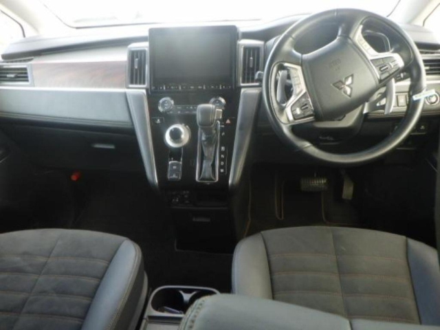 MITSUBISHI DELICA D5 2022
