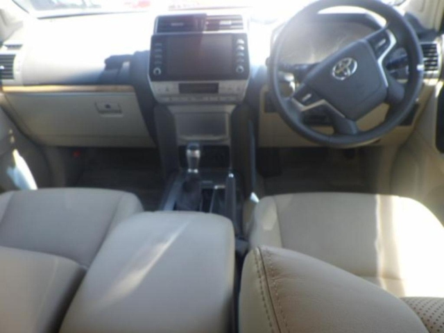 TOYOTA LAND CRUISER PRADO 2023