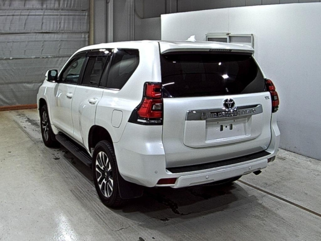TOYOTA LAND CRUISER PRADO 2023