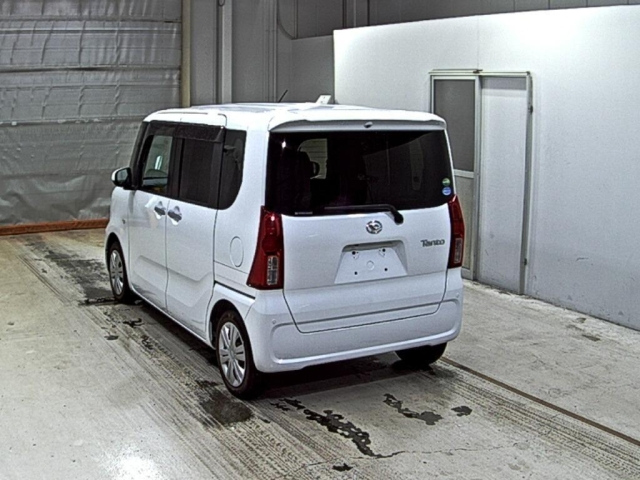 DAIHATSU TANTO 2021
