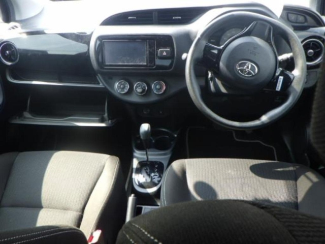 TOYOTA VITZ 2019