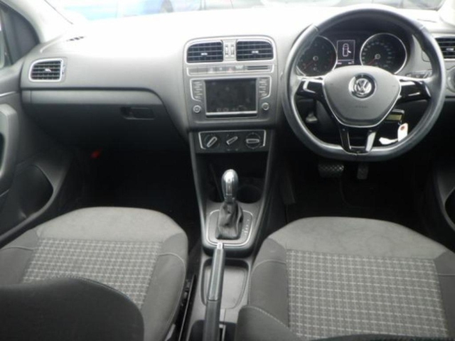 VOLKSWAGEN POLO 2015