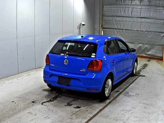 VOLKSWAGEN POLO 2015