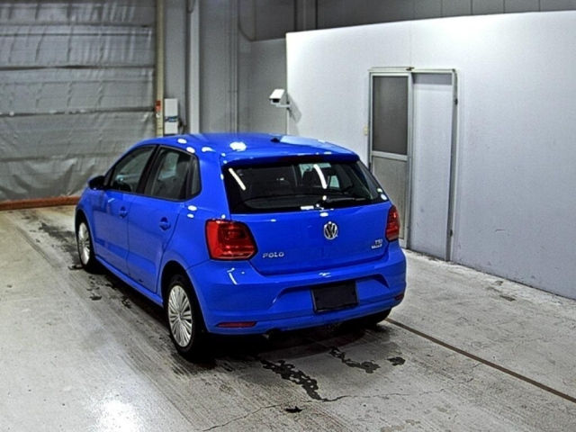 VOLKSWAGEN POLO 2015