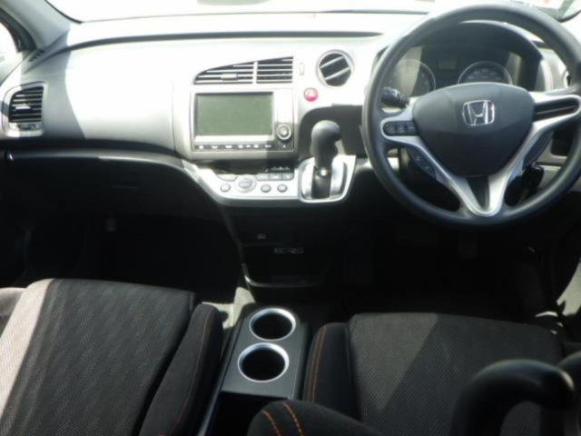 HONDA STREAM 2011