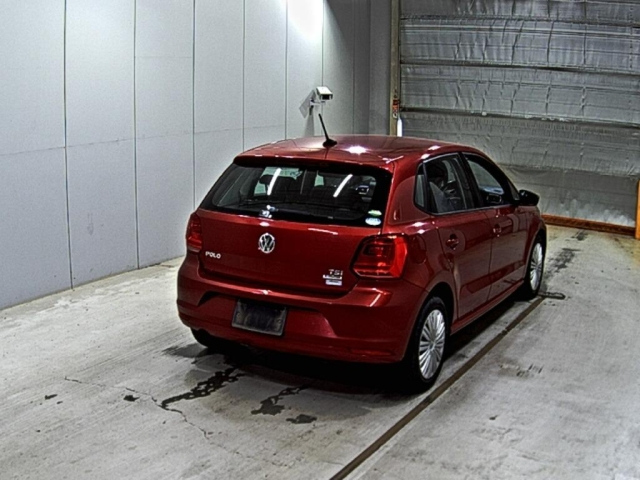 VOLKSWAGEN POLO 2015