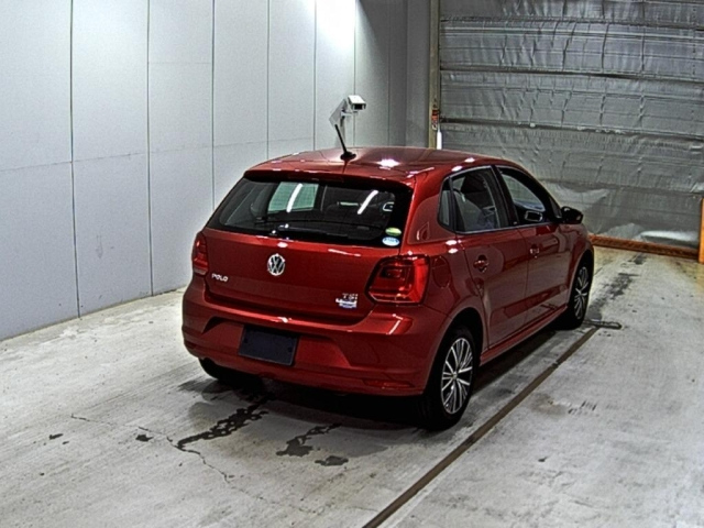 VOLKSWAGEN POLO 2016