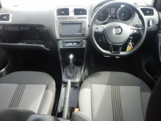 VOLKSWAGEN POLO 2016