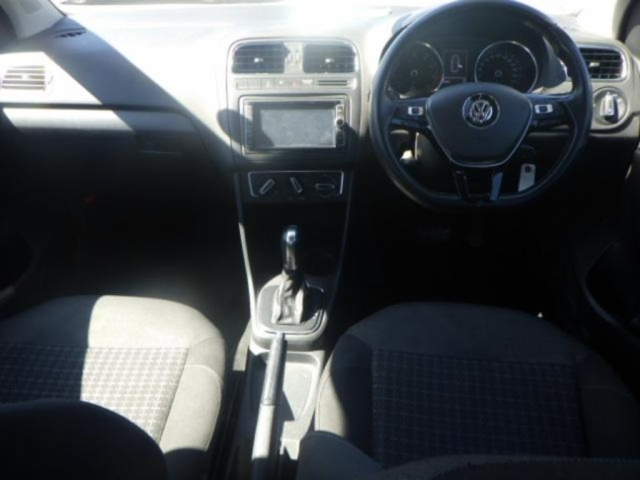 VOLKSWAGEN POLO 2015
