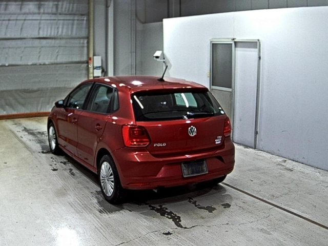VOLKSWAGEN POLO 2015