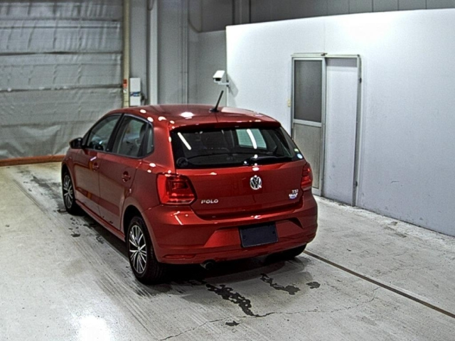 VOLKSWAGEN POLO 2016