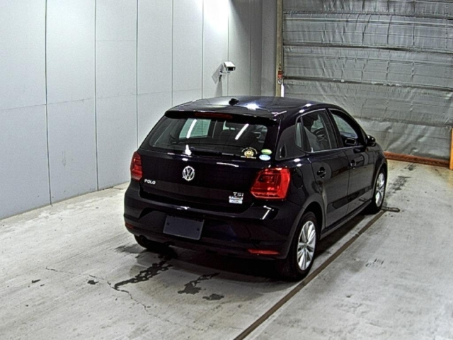 VOLKSWAGEN POLO 2016