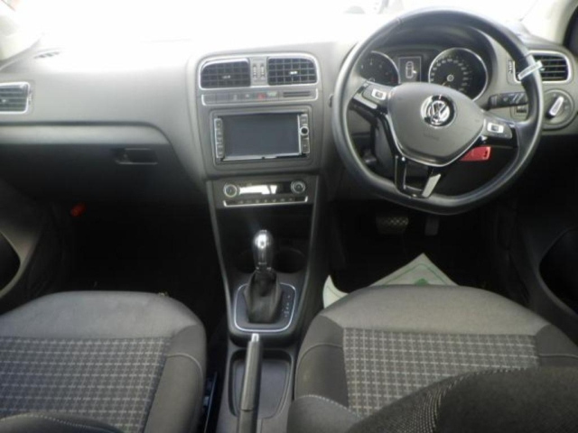 VOLKSWAGEN POLO 2016