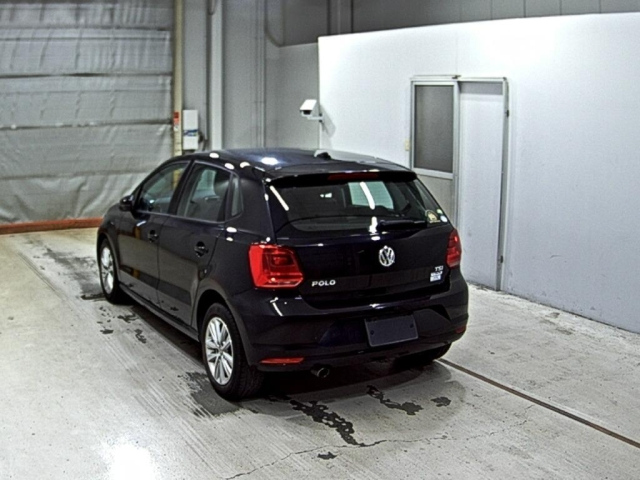 VOLKSWAGEN POLO 2016