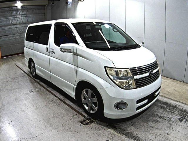 NISSAN ELGRAND 2010