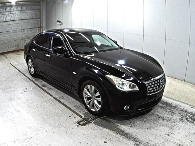 NISSAN FUGA 2010