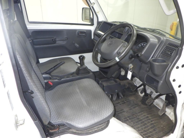 NISSAN CLIPPER TRUCK 2017
