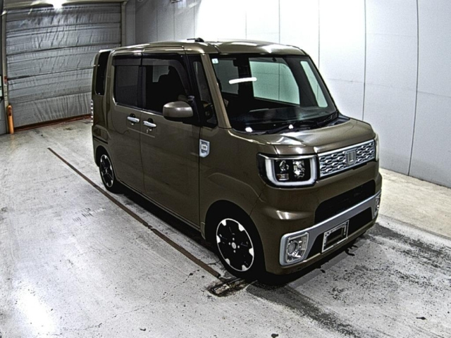 DAIHATSU WAKE 2015