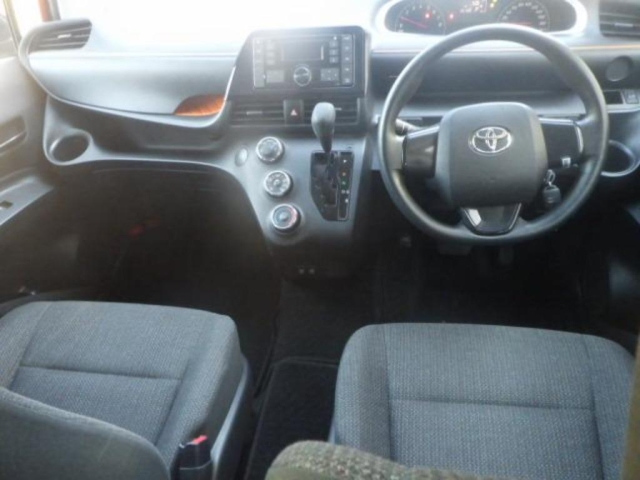 TOYOTA SIENTA 2019