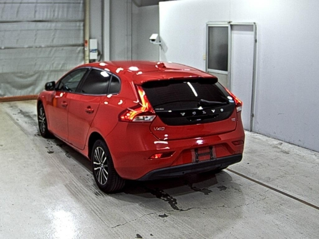 VOLVO V40 2018