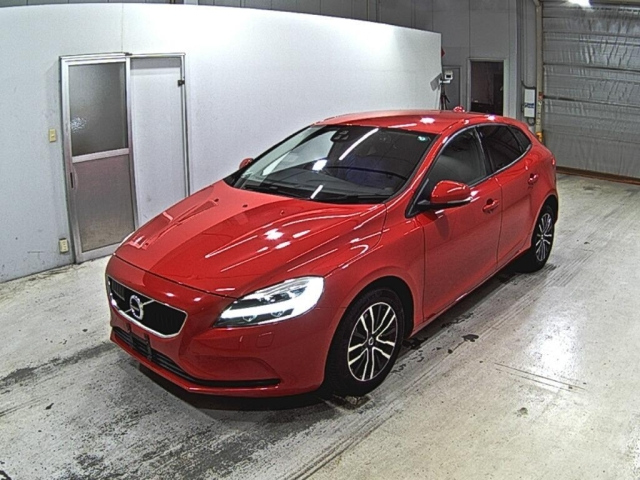 VOLVO V40 2018