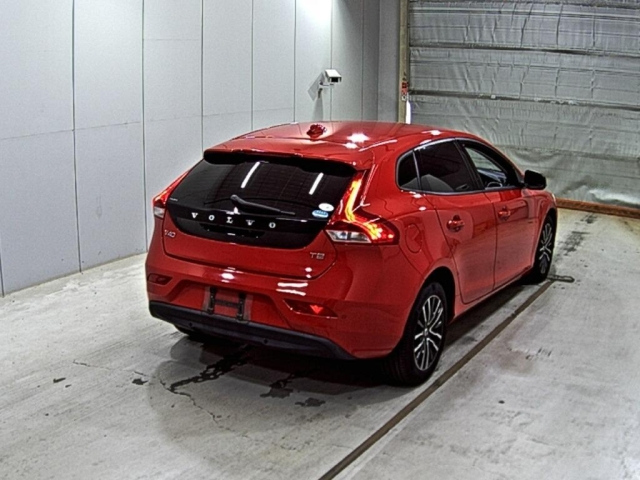 VOLVO V40 2018