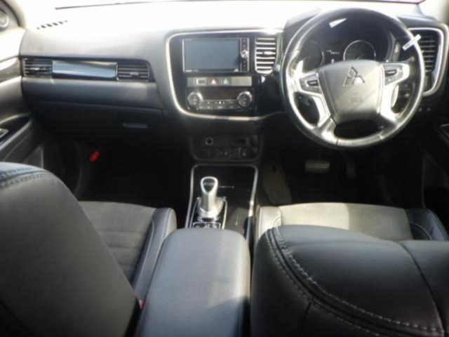 MITSUBISHI OUTLANDER PHEV 2017