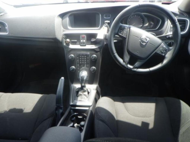VOLVO V40 2018